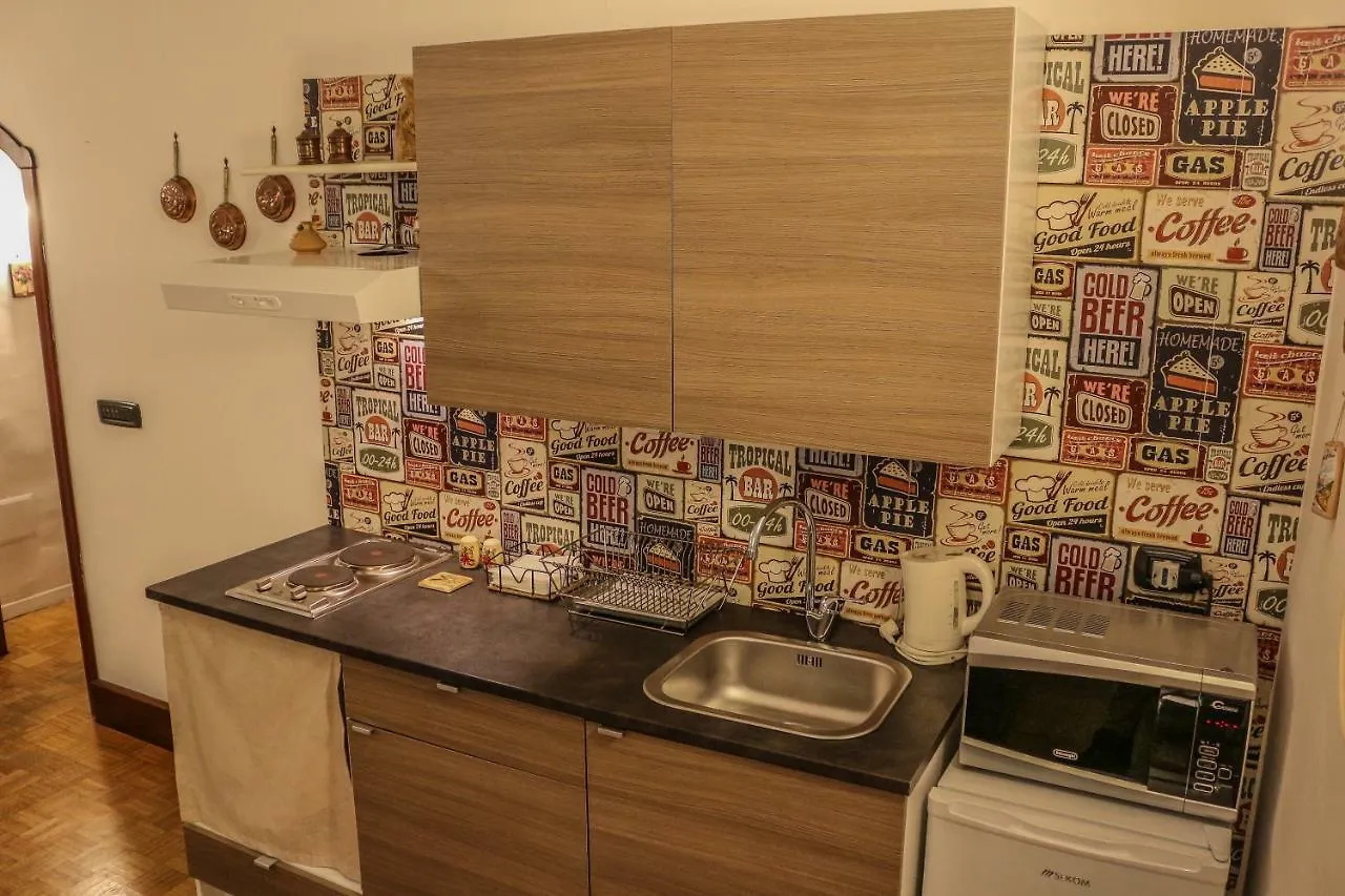 Small Suite Chiatamone Неаполь 0*,