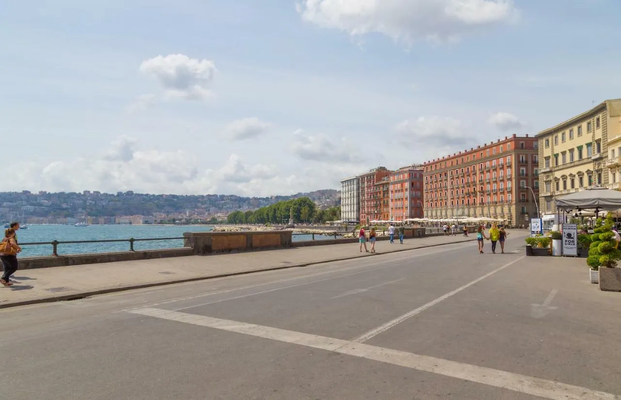 Small Suite Chiatamone Napoli 0*,  Italien