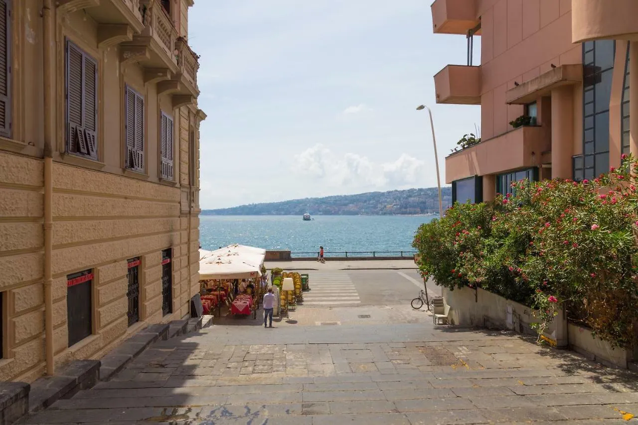 Small Suite Chiatamone Napoli Italien